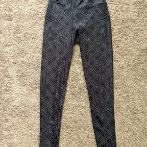 Wolven Patterned Workout Leggings, Size M